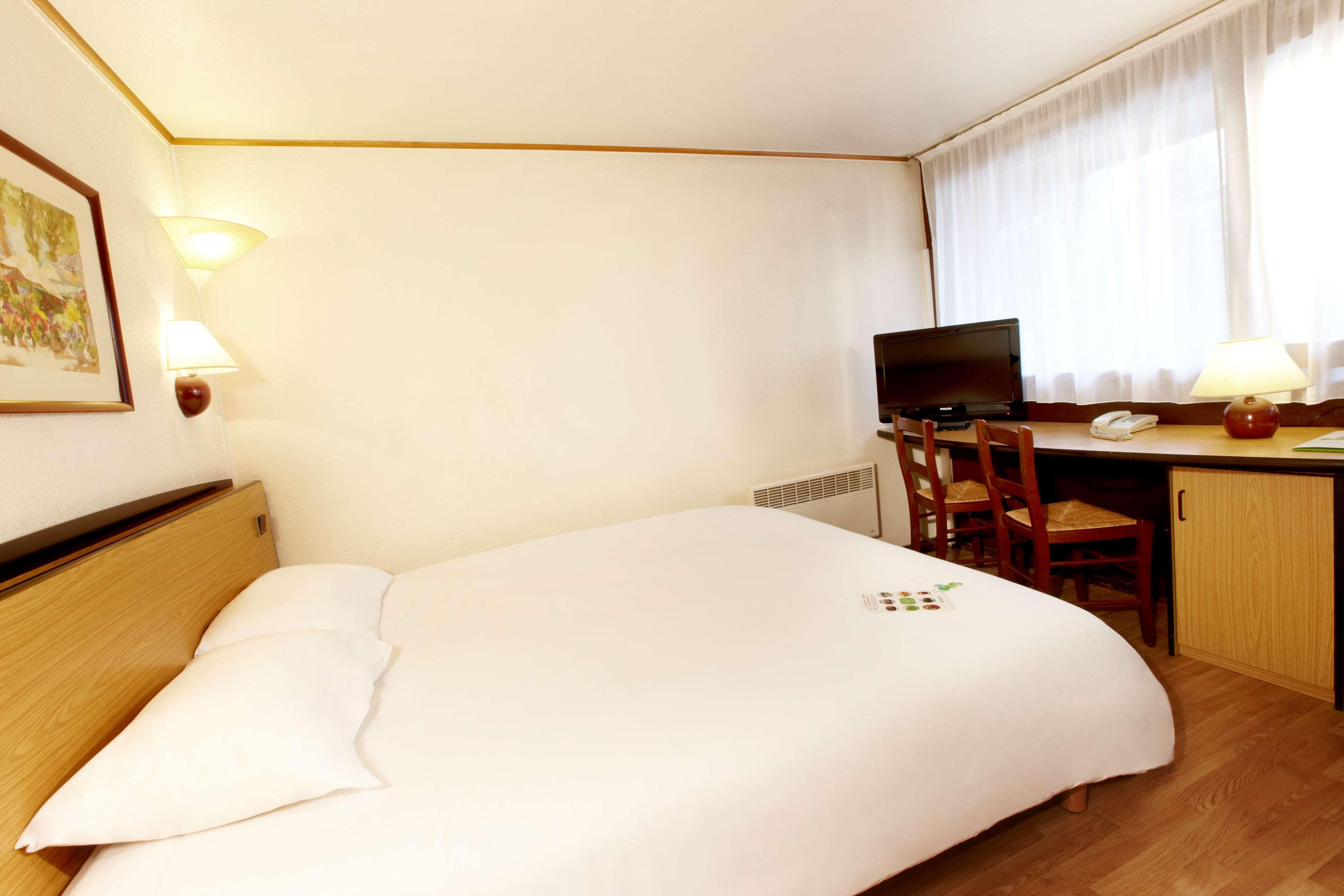 Campanile Rouen Nord - Barentin Hotel Exterior photo